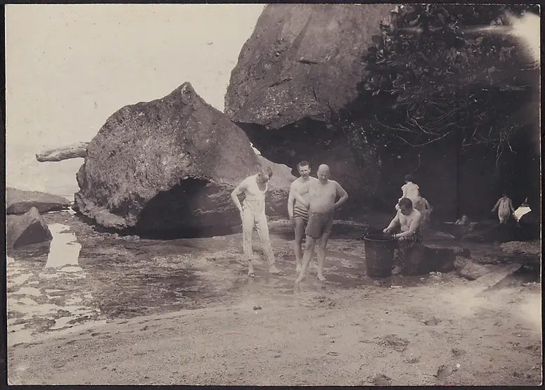 Johann Schild with his guests at the beach