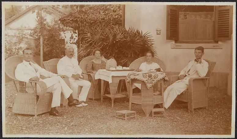 Johann Schuld with guests in front of his house